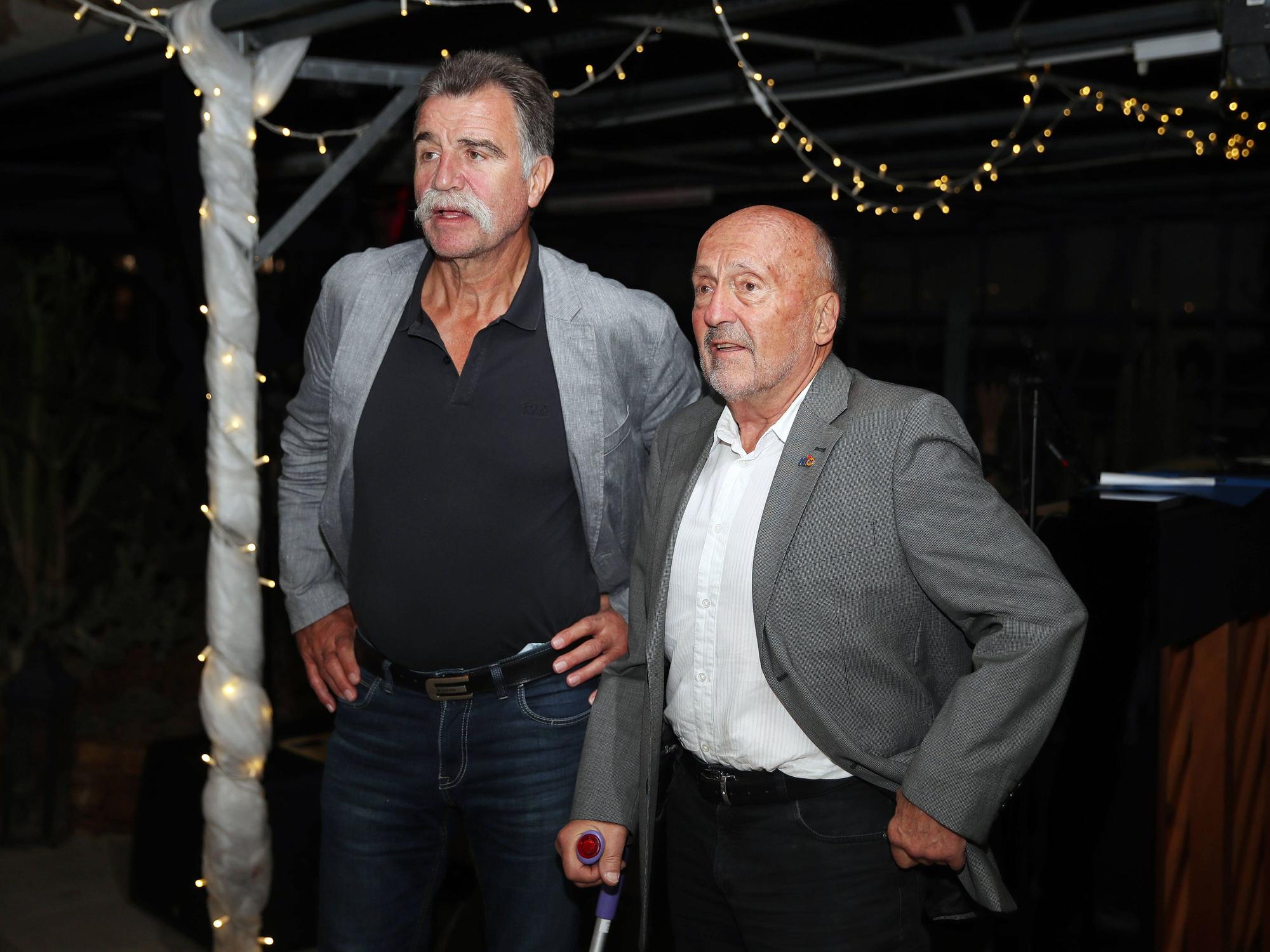 Heiner Brand (l.) und Klaus Wolfermann am 17. September 2024 auf einer Charity-Veranstaltung in Essen.