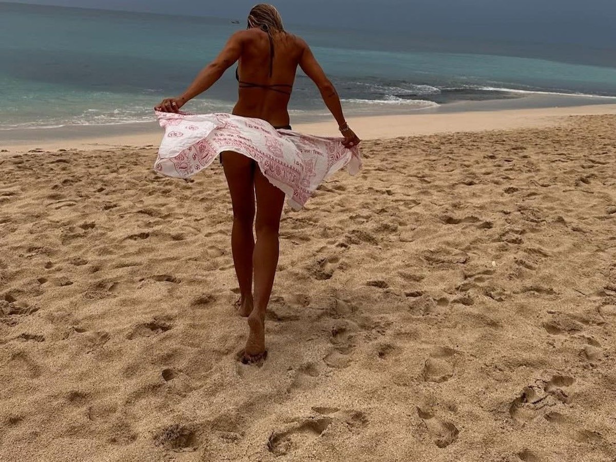 Schauspielerin Pia Stutzenstein stürzt sich bei RTL erneut in gefährliche Ermittlungen, bei denen sie ihr Leben riskiert, um Unschuldige zu retten. Privat stürzt sie sich eher in die Wellen.