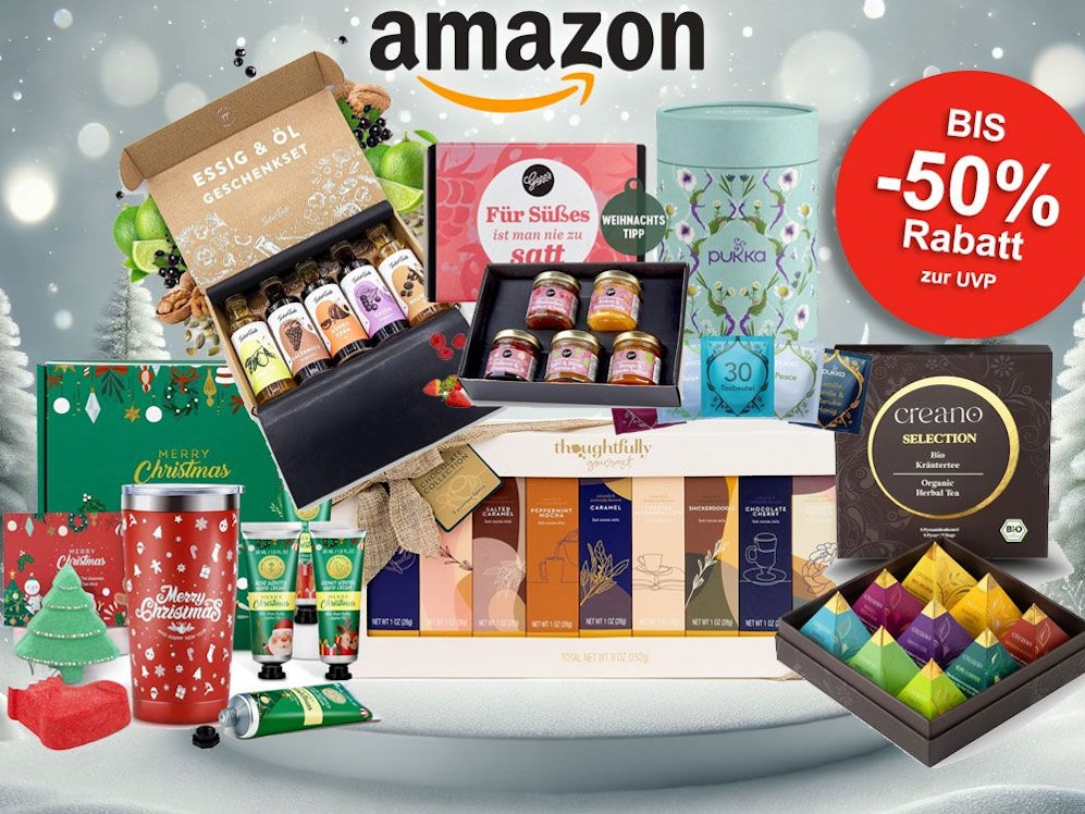 Auf dem Bild sind diverse Geschenksets auf einer Weihnachtskulisse zu sehen.