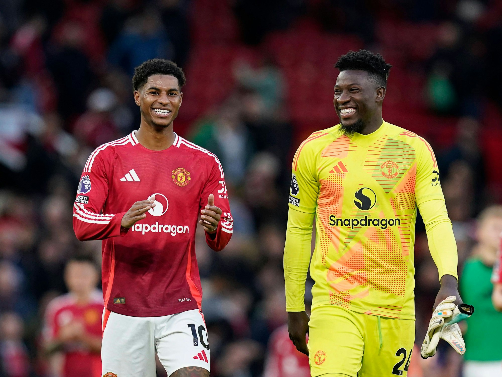 Der Engländer Marcus Rashford (l.), hier gemeinsam mit Torhüter Andre Onana am 1. Dezember 2024 beim Spiel gegen Everton.