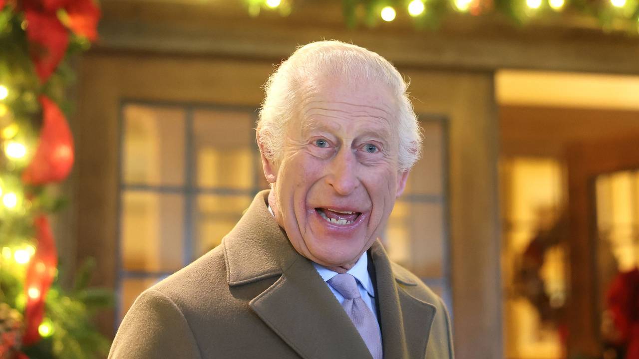 König Charles III. nimmt an der jährlichen Weihnachtsveranstaltung der The King's Foundation in den Highgrove Gardens in Doughton, Tetbury teil.