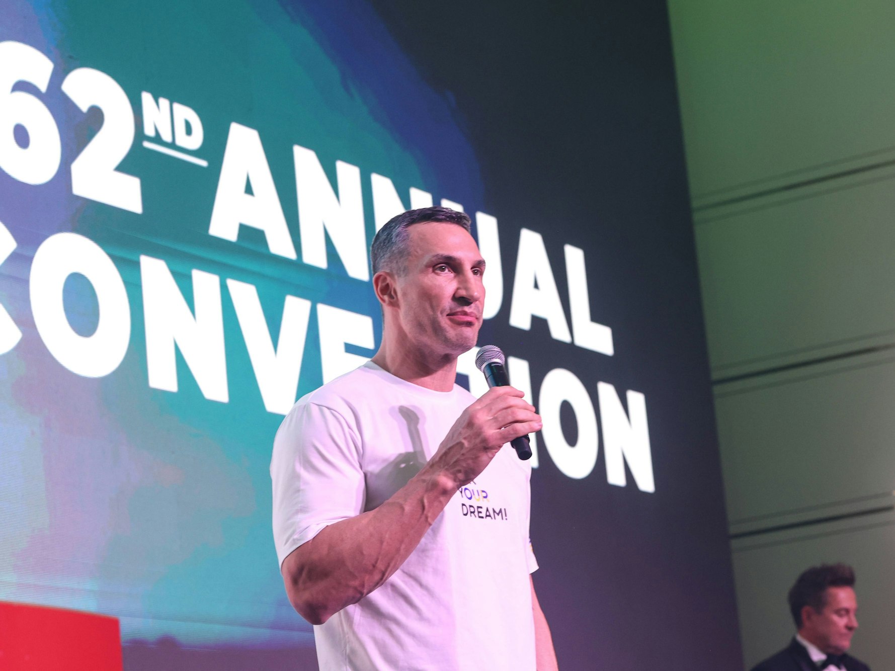 Wladimir Klitschko spricht auf dem Jahreskongress des Weltverbands WBC in Hamburg.