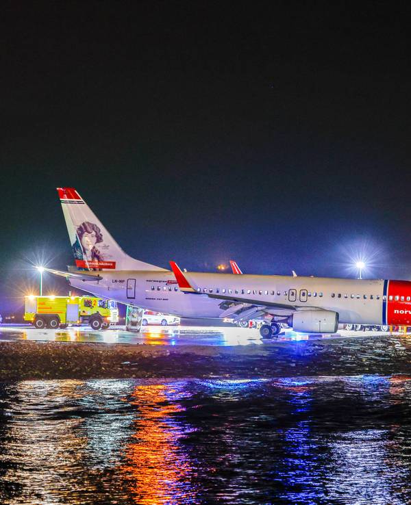 Ein Flugzeug der Norwegian Airline rutschte bei der Landung am 19. Dezember 2024 in Molde beinahe in den Fjord.