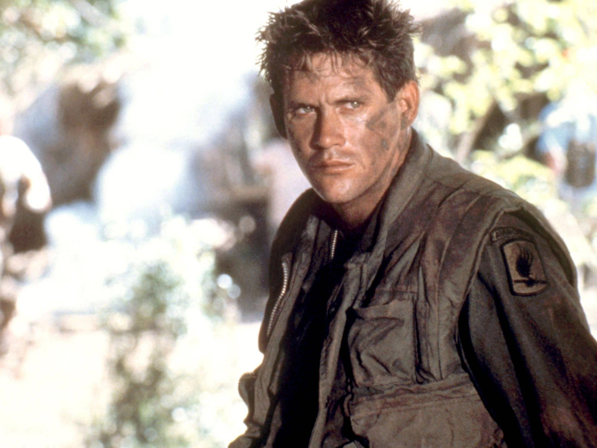 Michael Dudikoff in einer Szene aus dem Film „Platoon Leader (1988).