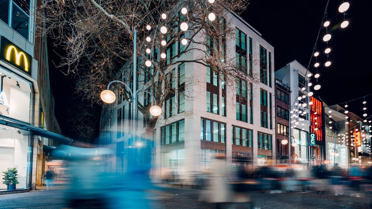 Das neue Gebäude auf der Schildergasse in Köln ist fertiggestellt.