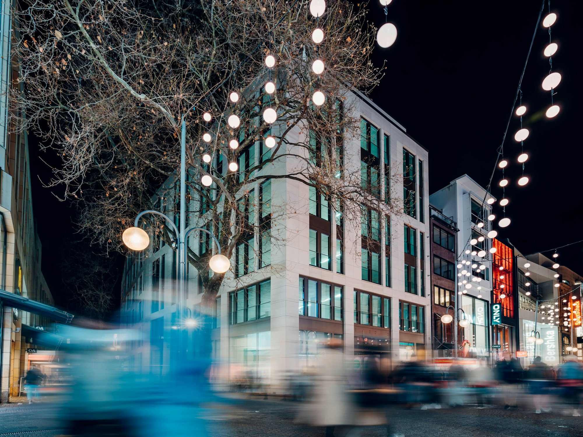 Das neue Gebäude auf der Schildergasse in Köln ist fertiggestellt.