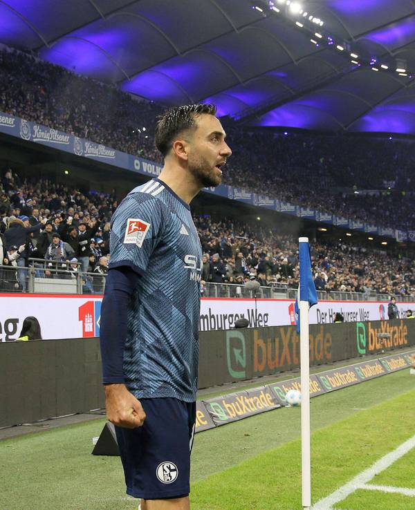 Moussa Sylla freut sich zusammen mit Kenan Karaman über einen Treffer.