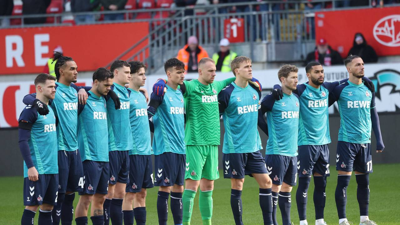 1. FC Köln vor dem Spiel in Kaiserslautern im Fritz-Walter-Stadion.