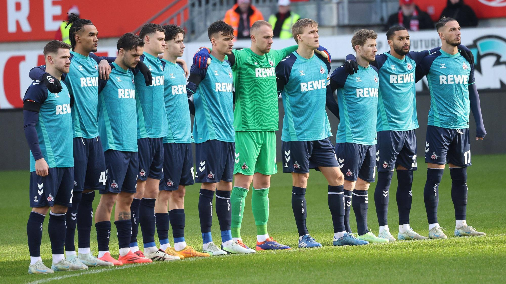 1. FC Köln vor dem Spiel in Kaiserslautern im Fritz-Walter-Stadion.