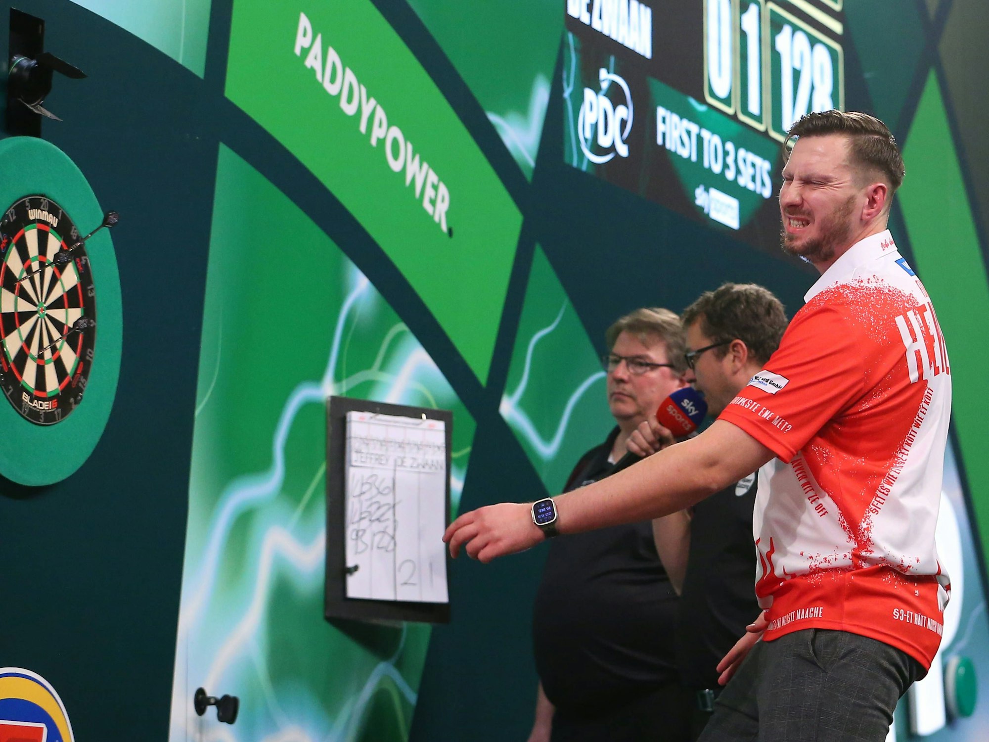 Der Wahl-Kölner Florian Hempel, hier am 20. Dezember 2024 in der ersten Runde, ist am Montag bei der Darts-WM in London ausgeschieden.