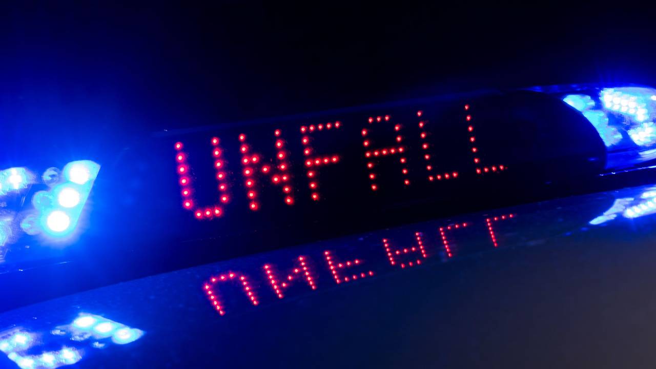 Bei einem illegalen Autowettrennen im nordrhein-westfälischen Hamm ist ein 21-jähriger Mann getötet worden (Symbolbild).