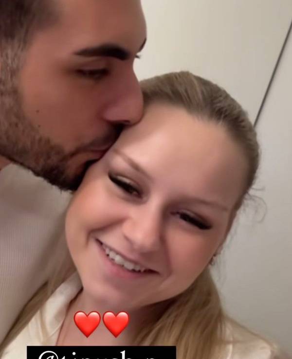Sarah-Jane Wollny und ihr Tinush präsentieren sich am 26. Dezember 2024 auf Instagram in Sarah-Janes Story gemeinsam als Paar.