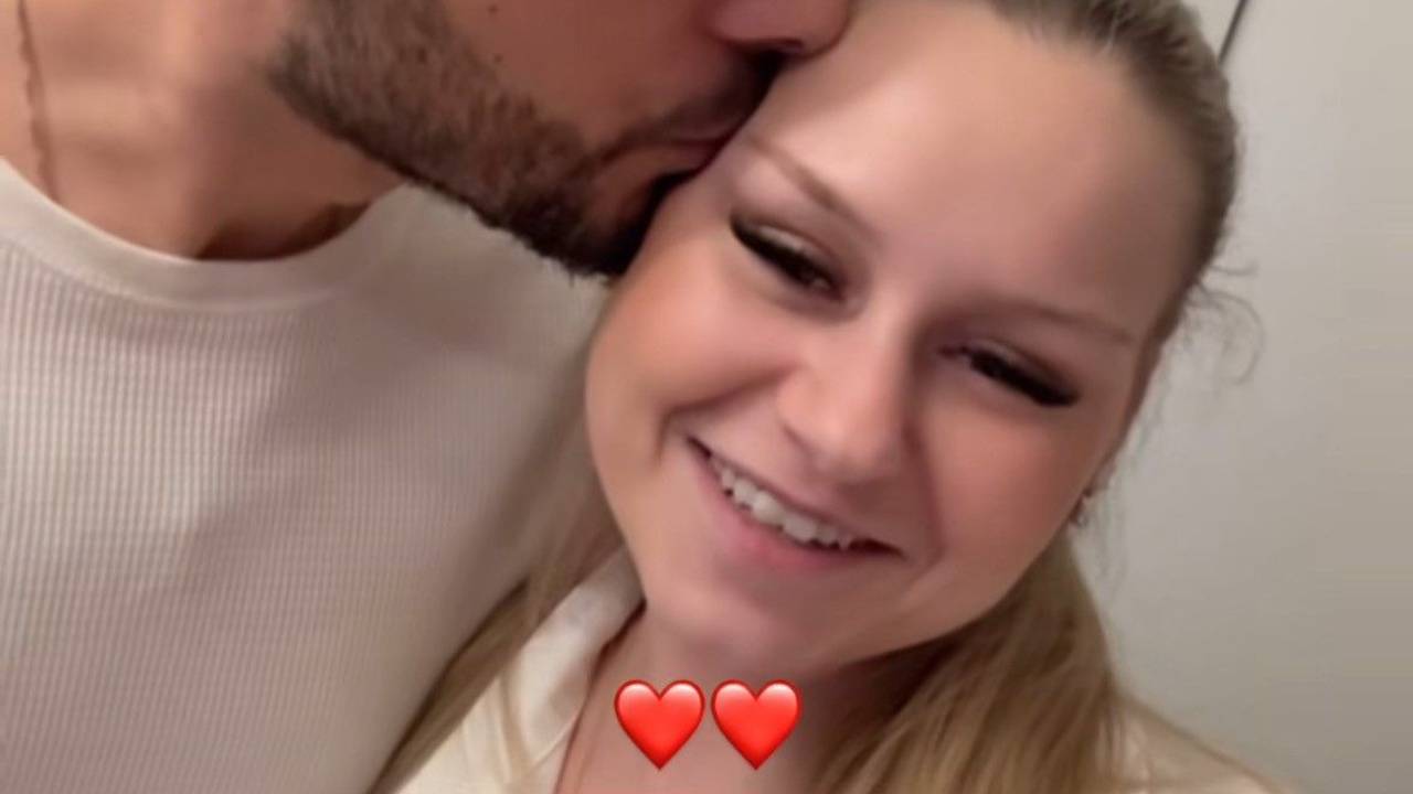 Sarah-Jane Wollny und ihr Tinush präsentieren sich am 26. Dezember 2024 auf Instagram in Sarah-Janes Story gemeinsam als Paar.
