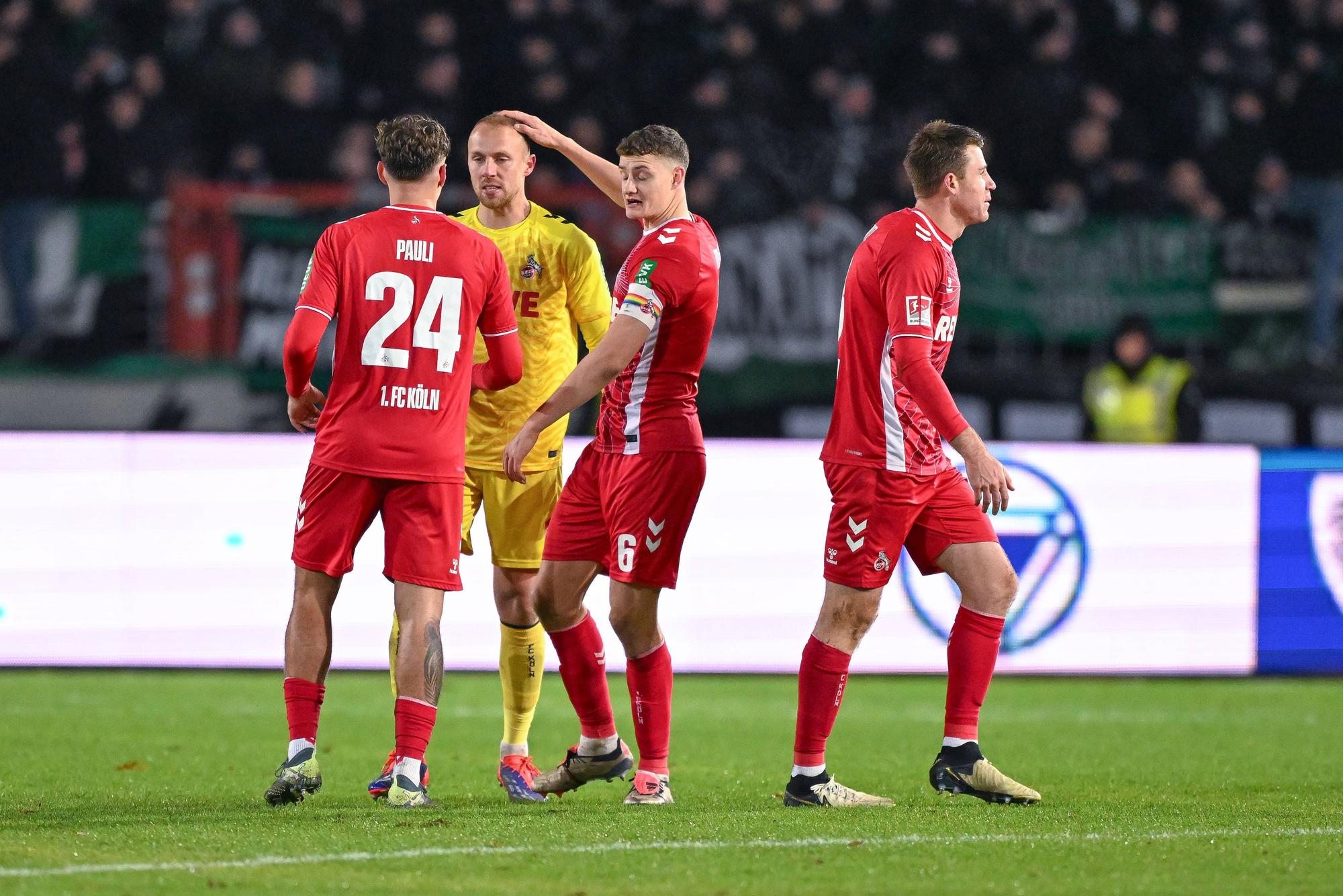 Julian Pauli, Marvin Schwäbe, Eric Martel und Dominique Heintz beim Spiel in Münster.