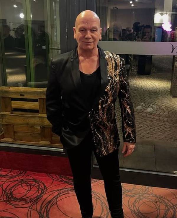 Das Foto zeigt Schauspieler Tom Barcal am 23. November 2024.