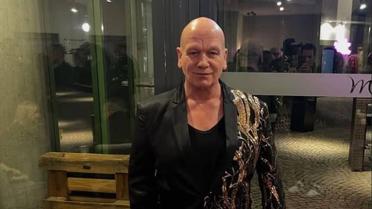 Das Foto zeigt Schauspieler Tom Barcal am 23. November 2024.