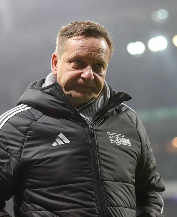 Union Berlins Geschäftsführer Horst Heldt zieht ein langes Gesicht.