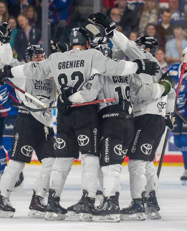 Alexandre Grenier bringt die Kölner Haie zum zweiten Mal in Führung.