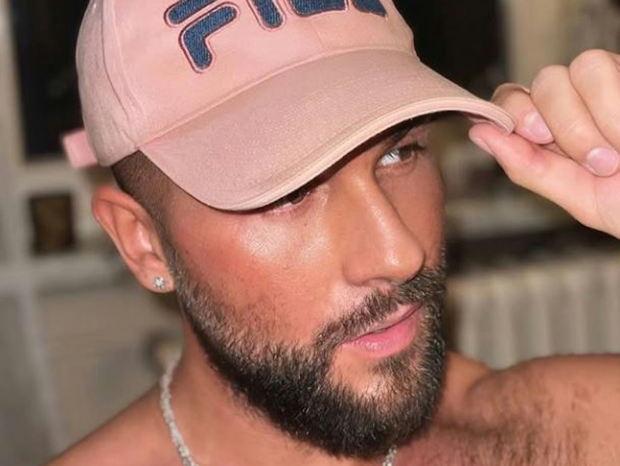 Reality-Star Maurice Dziwak macht ein Selfie.