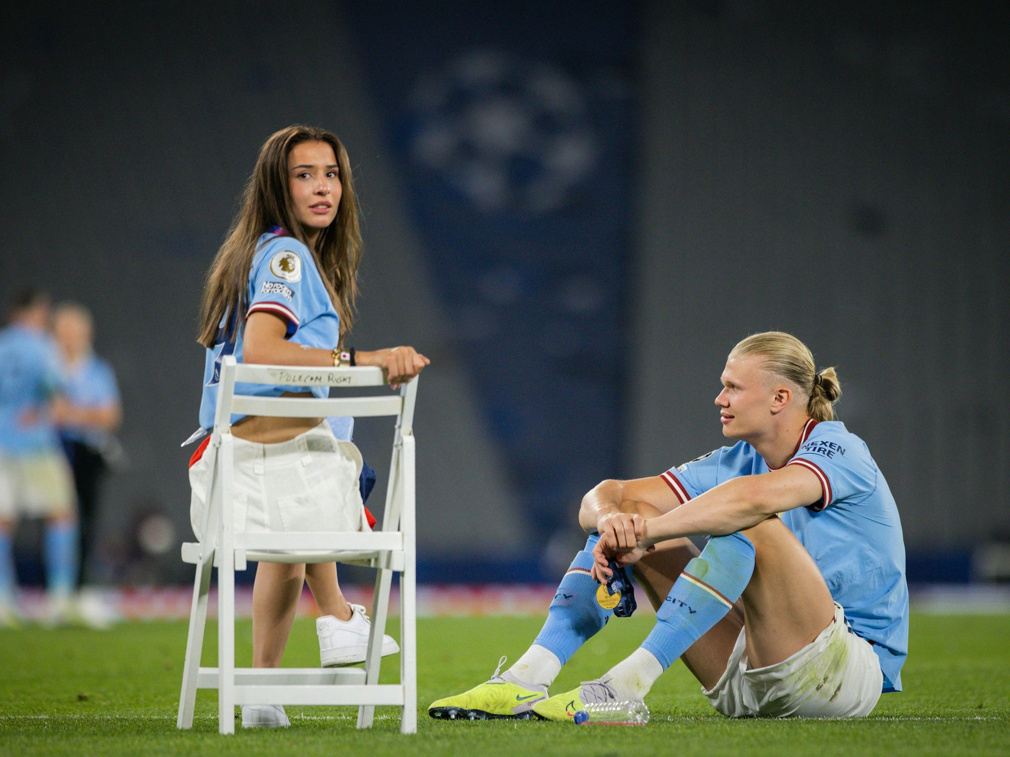 Erling Haaland und Freundin Isabel Haugseng Johansen nach dem Champions-League-Finale 2023.