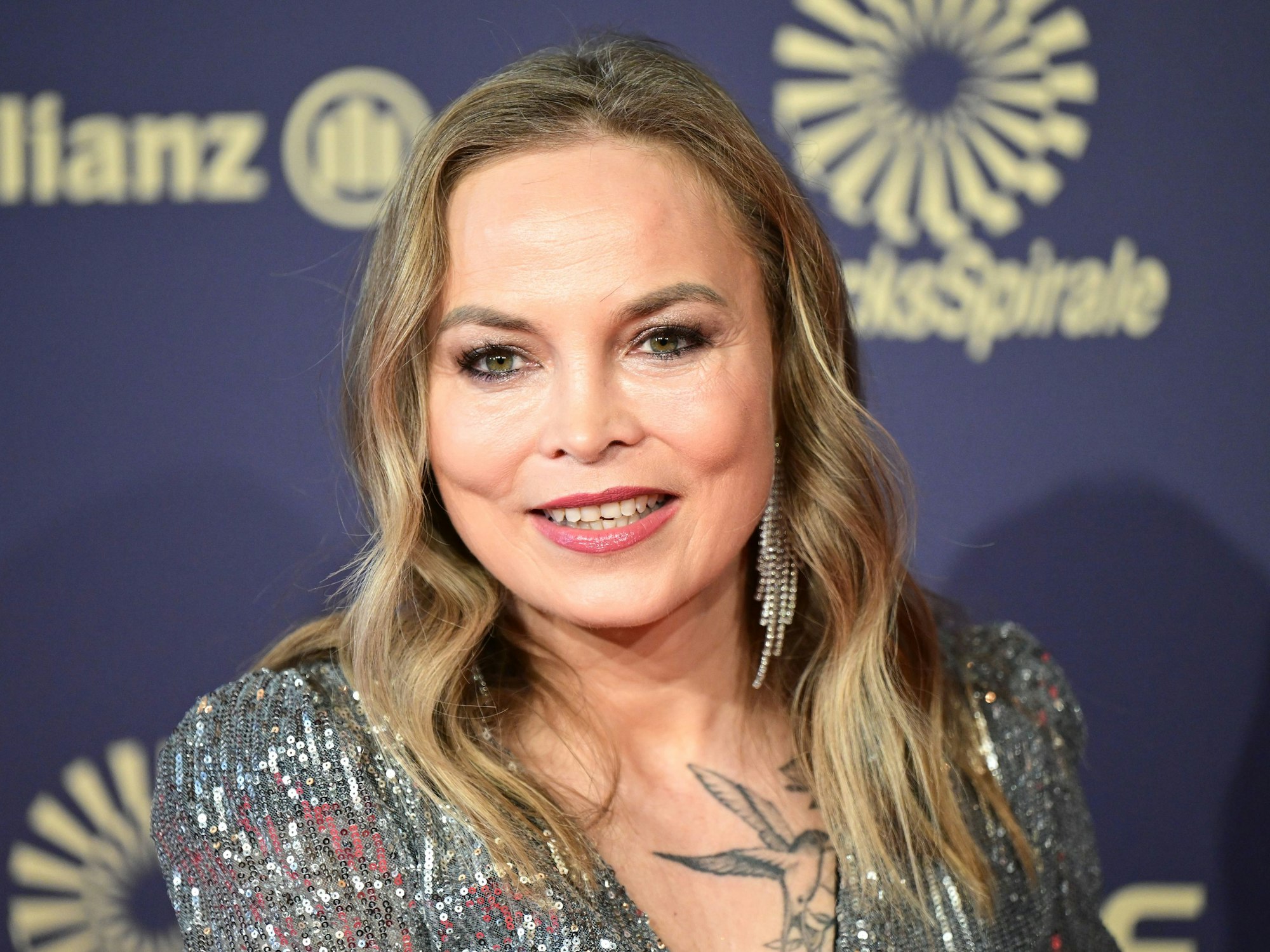 Die ehemalige Boxerin Regina Halmich betritt das Kurhaus zur Gala für die Auszeichnung „Sportler des Jahres“.