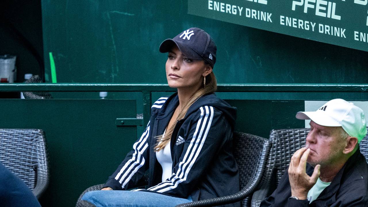 Tennis: ATP-Tour, Einzel, Halbfinale, Hurkacz (Polen) - Zverev (Deutschland). Sophia Thomalla, Freundin von Alexander Zverev, verfolgt das Spiel.
