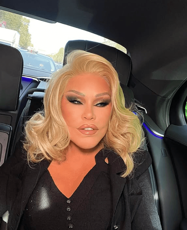 Jocelyne Wildenstein, besser bekannt als die „Katzenlady“, ist im Alter von 84 Jahren vermutlich an einem Schlaganfall gestorben. Bis zuletzt war sie mit dem Modedesigner Lloyd Klein zusammen.