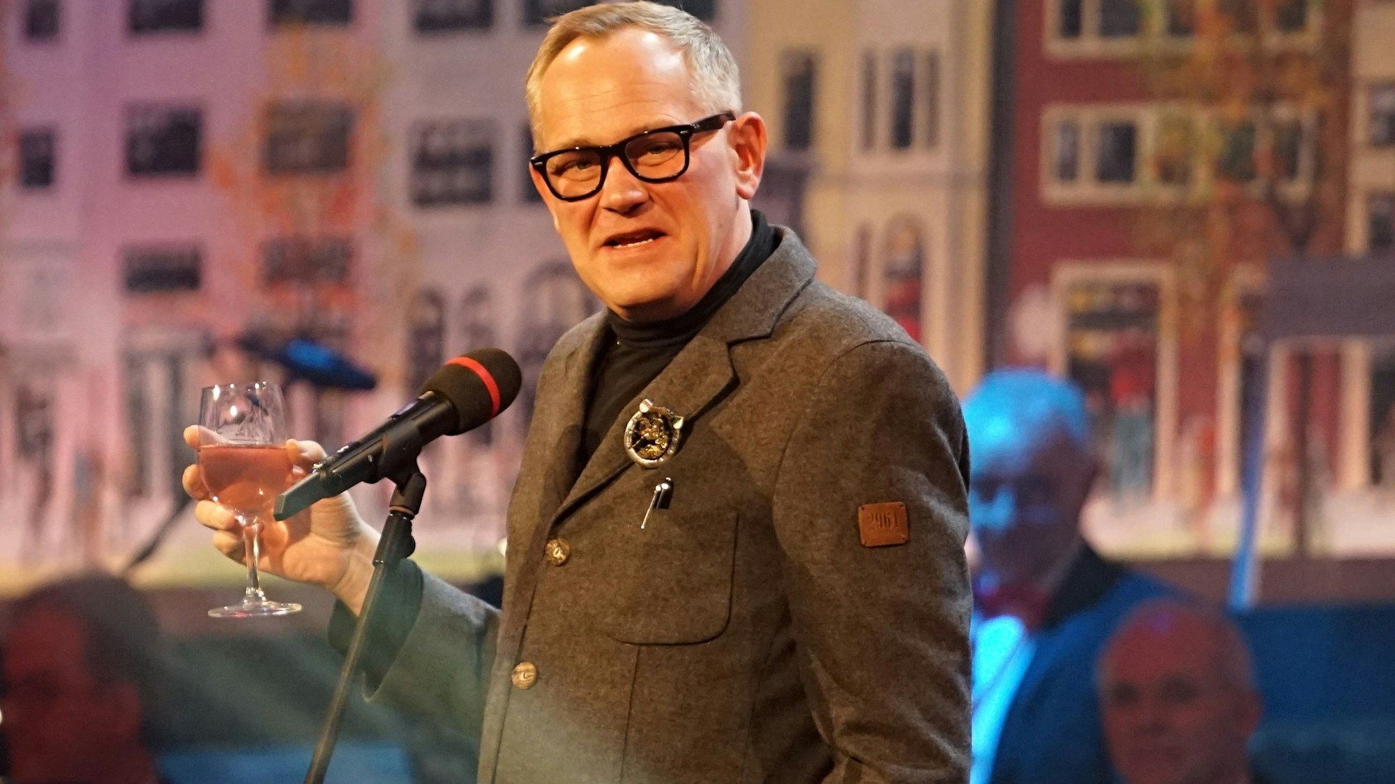 JP Weber als Horst Muys auf der Bühne.