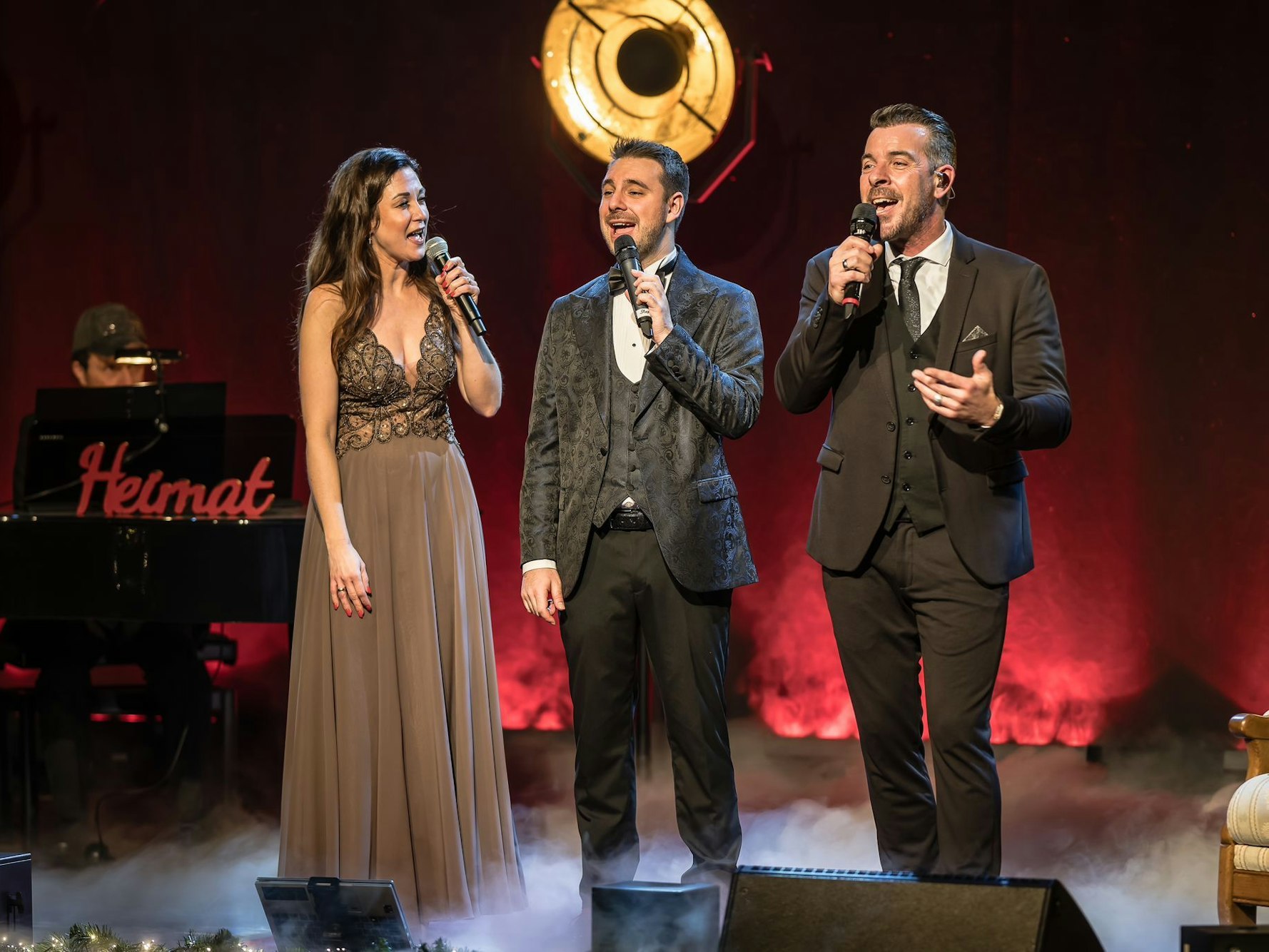 Nadine und Torben Klein zusammen mit Stephan Henseler.