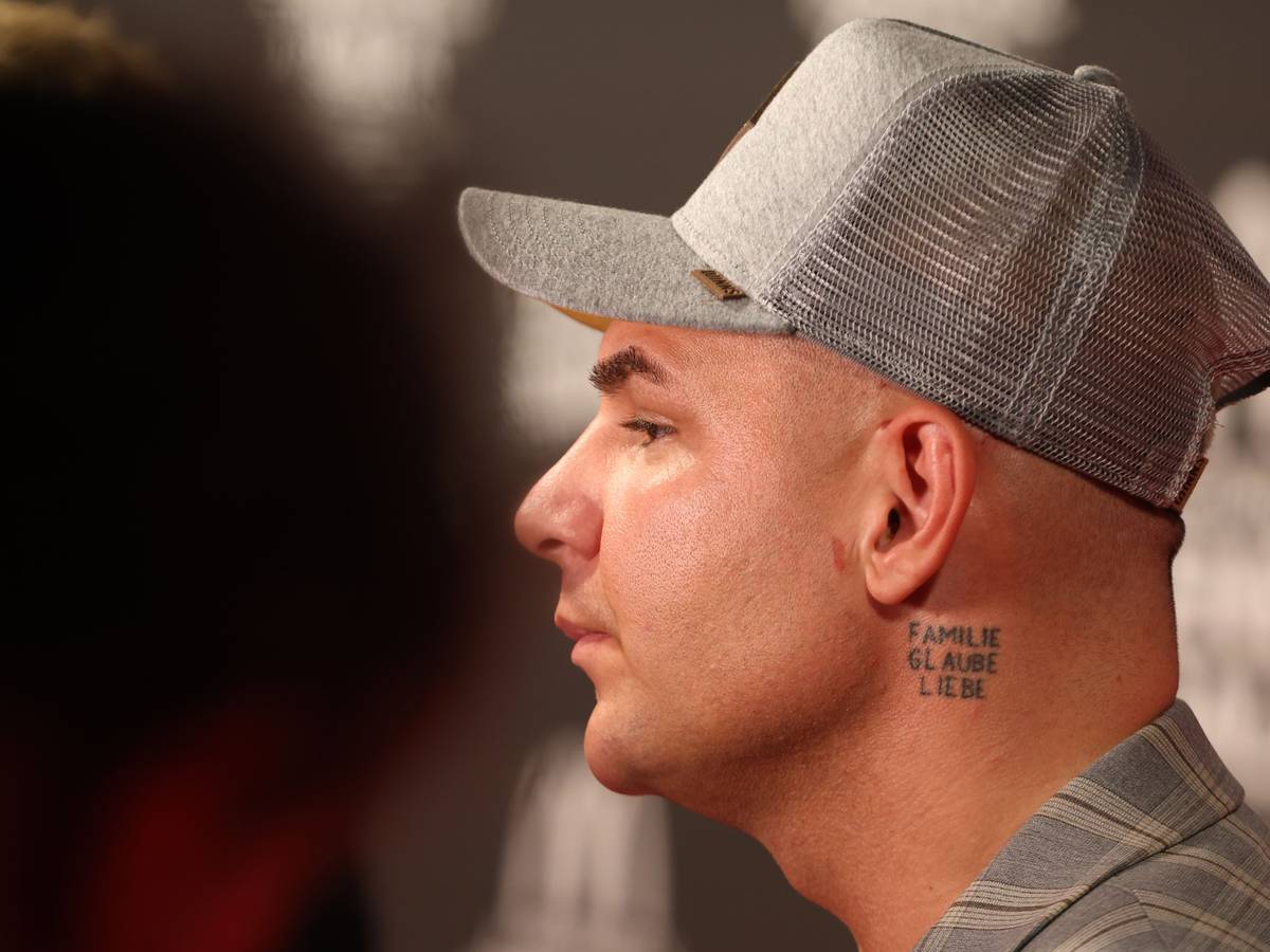 Pietro Lombardi, Sänger, steht auf dem roten Teppich der McDonald's Benefiz Gala
