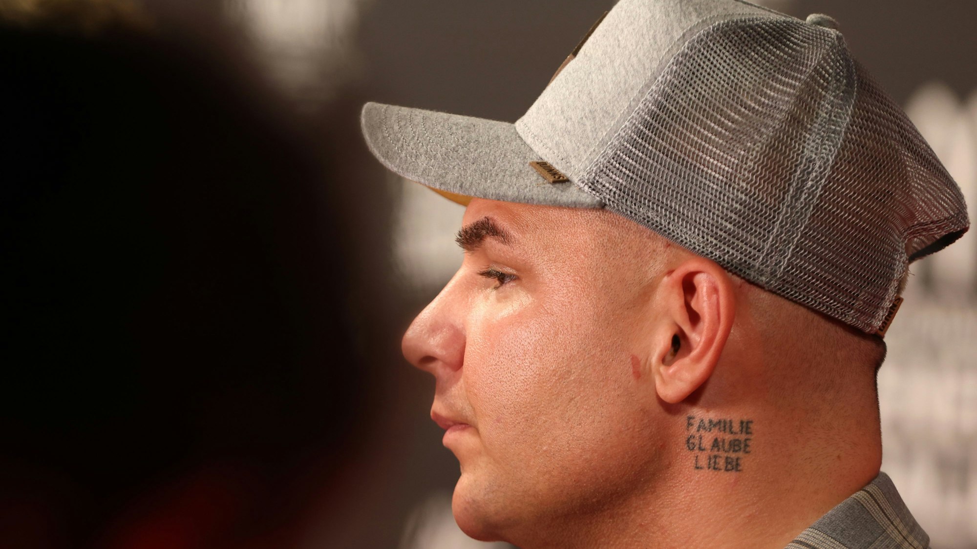 Pietro Lombardi, Sänger, steht auf dem roten Teppich der McDonald's Benefiz Gala