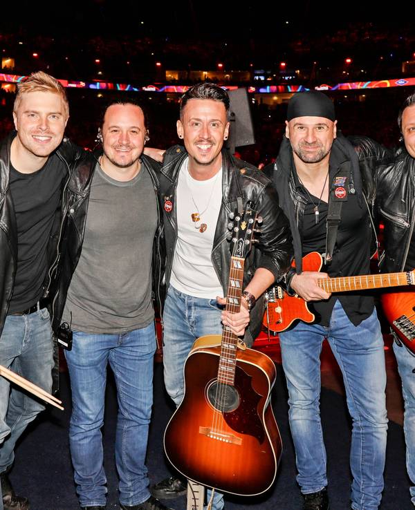Die Gruppe Eldorado posiert zum Bandfoto.