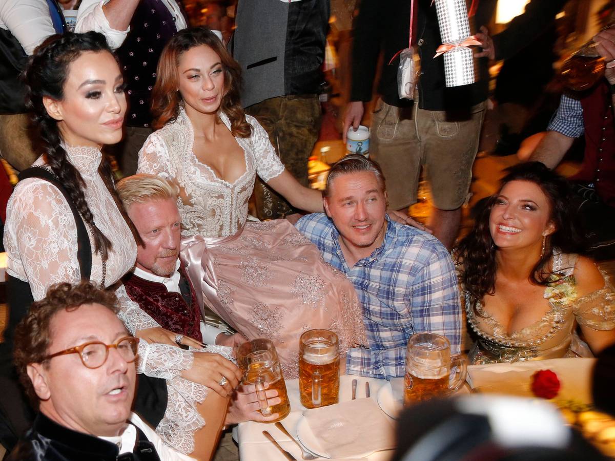 Lilly Becker auf dem Oktoberfest mit Verona und Franjo Pooth, dazu ist auch ihr damaliger Mann Boris Becker dabei.