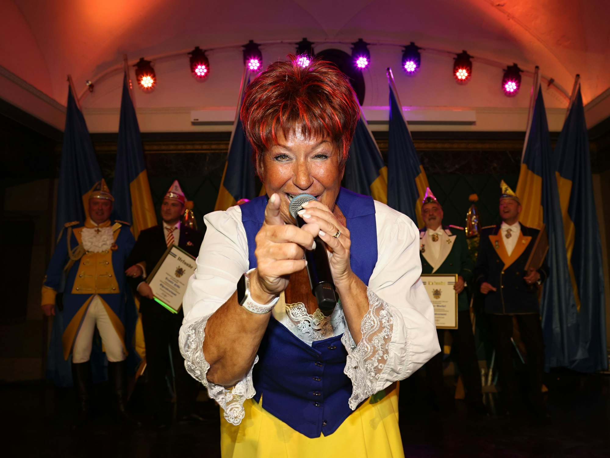 Marita Köllner beim Auftritt bei der Bürgergarde.