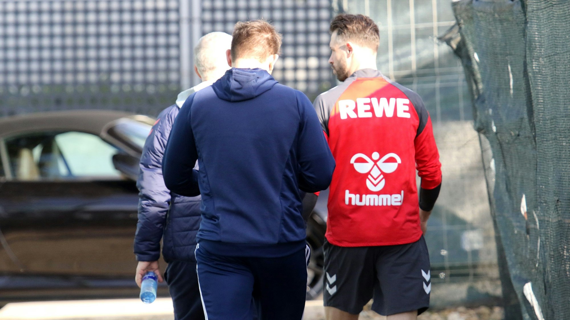 Mark Uth mit der medizinischen Abteilung des 1. FC Köln.