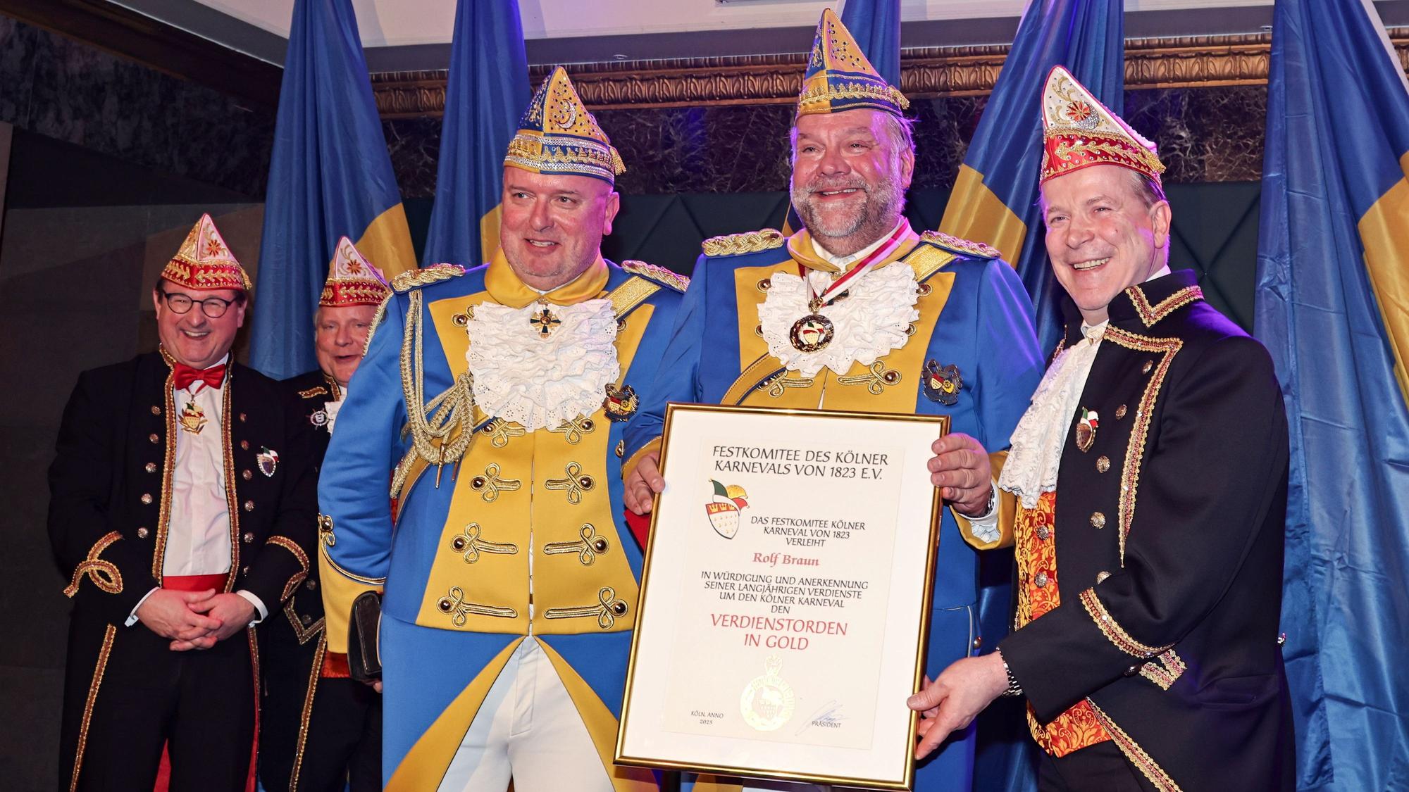 Markus Wallpott, Rolf Braun und Christoph Kuckelkorn bei der Bürgergarde.