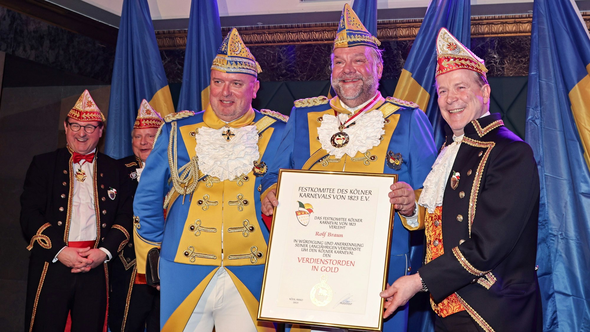 Markus Wallpott, Rolf Braun und Christoph Kuckelkorn bei der Bürgergarde.