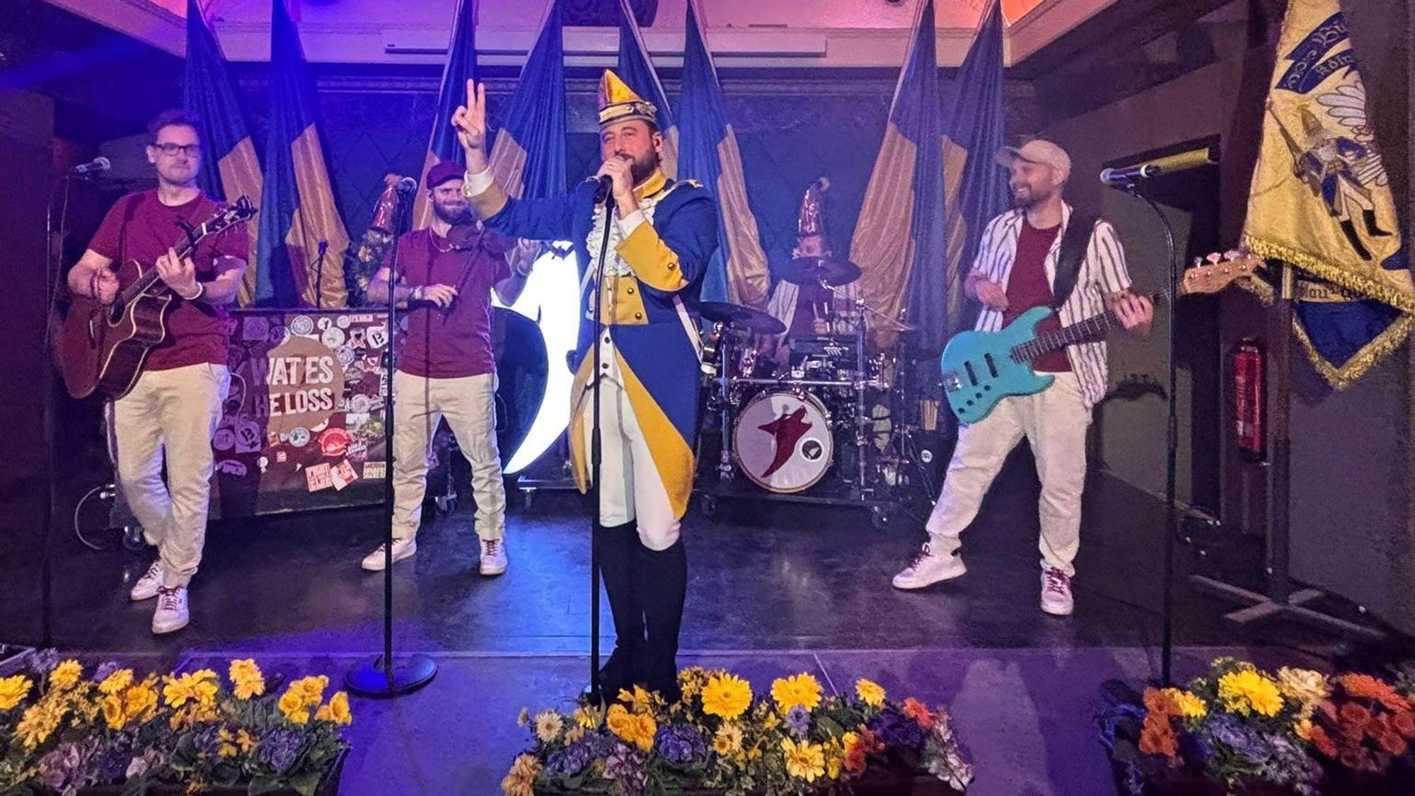 Lupo singen mit Nico von Styp bei der Bürgergarde.