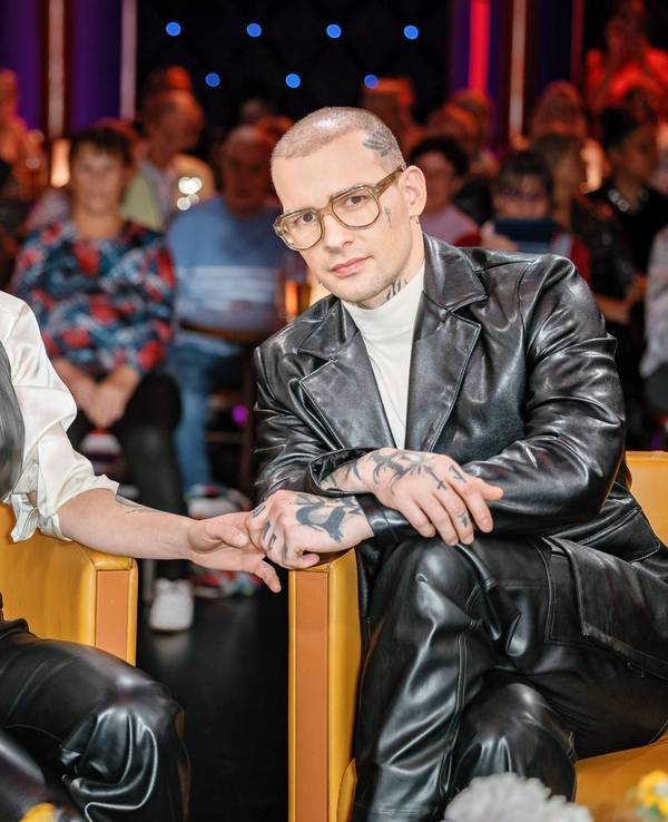 Schauspieler Eric Stehfest mit seine Ehefrau, Schauspielerin und Sängerin Edith Stehfest, hier bei der Aufzeichnung der MDR-Talkshow „Riverboat“ am 19. November 2024 in Leipzig.