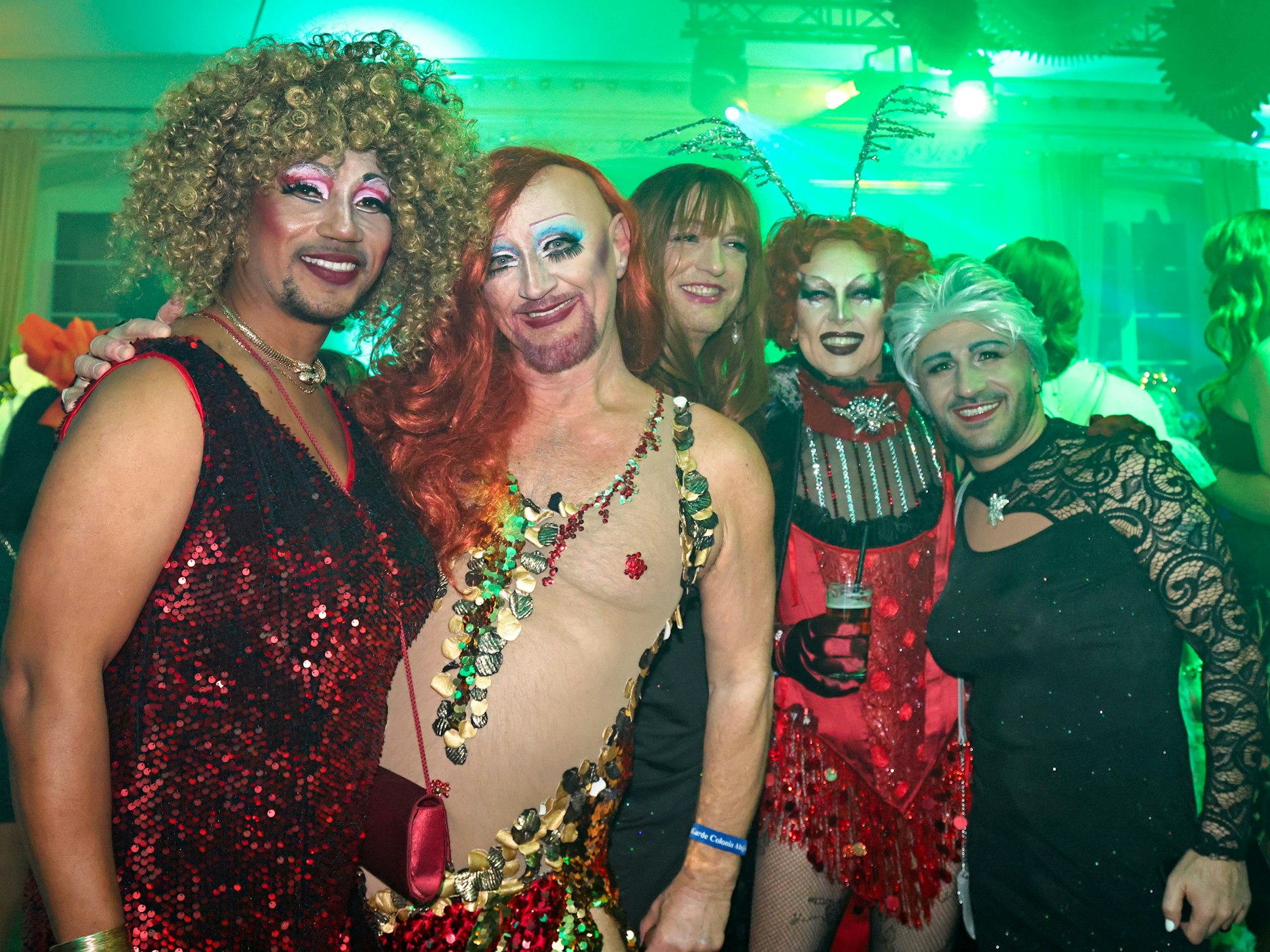 Wild kostümierte Gäste bei der Party der StattGarde.