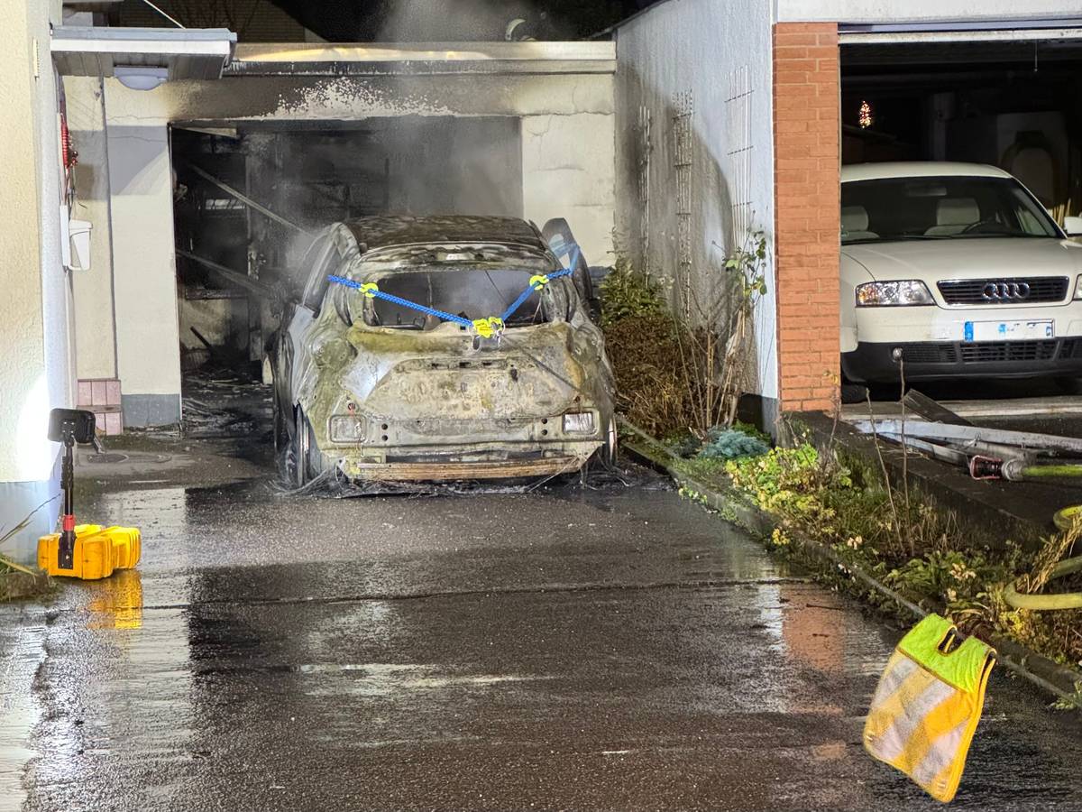 Die Einsatzstelle im Neuenweg in Bergisch Gladbach