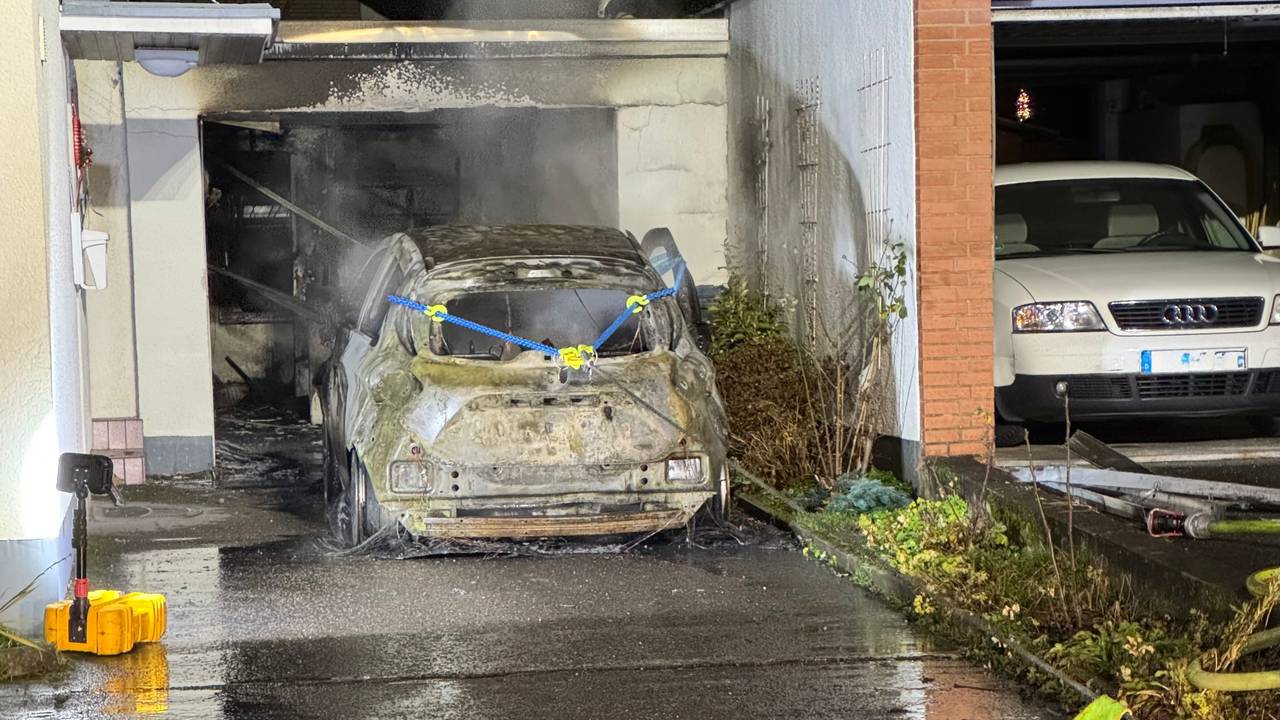 Die Einsatzstelle im Neuenweg in Bergisch Gladbach