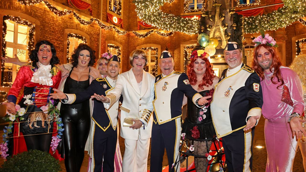 Das designierte Dreigestirn bei der Party der StattGarde Colonia Ahoj.
