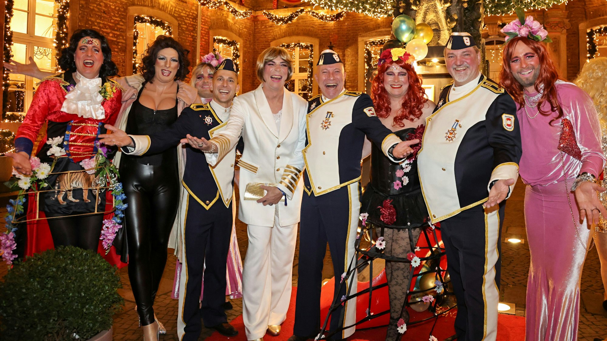 Das designierte Dreigestirn bei der Party der StattGarde Colonia Ahoj.