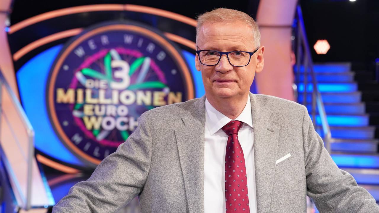 „Wer wird Millionär?“-Moderator Günther Jauch steht während der „3 Millionen Euro Woche im Studio“ der RTL-Quizshow.