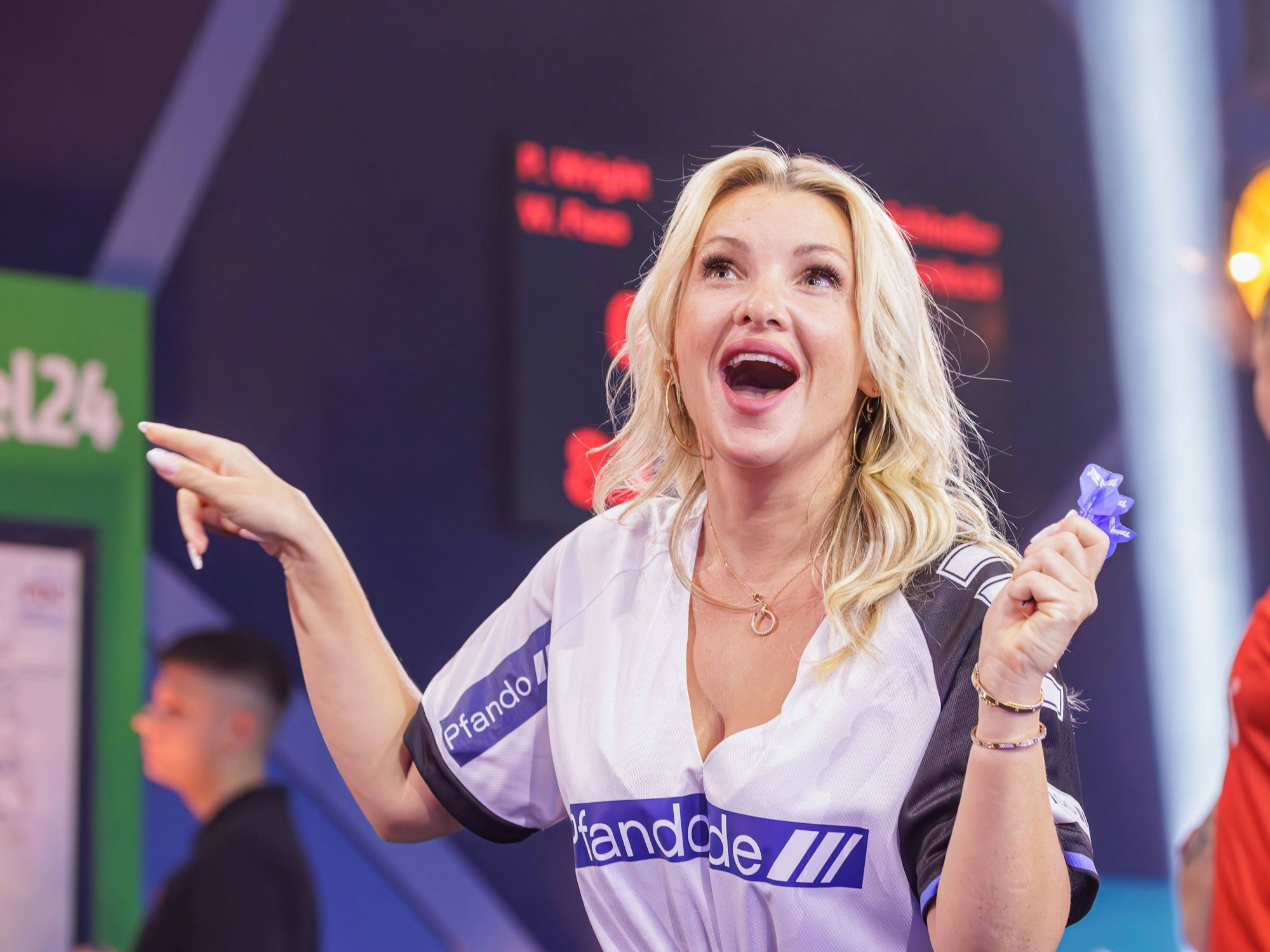 Evelyn Burdecki bei der Promi-Darts-WM.