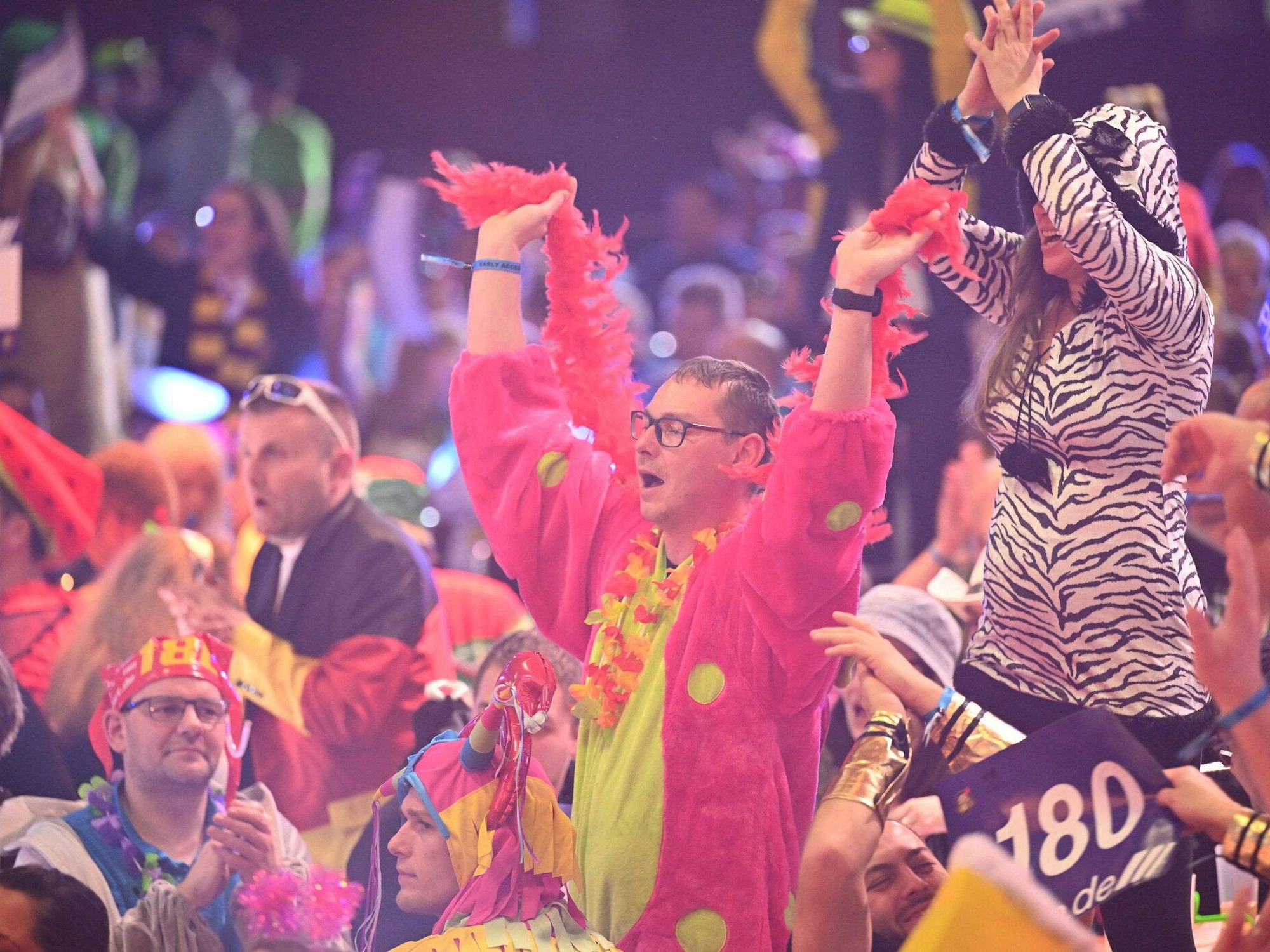 Das Publikum bei der Promi-Darts-WM.