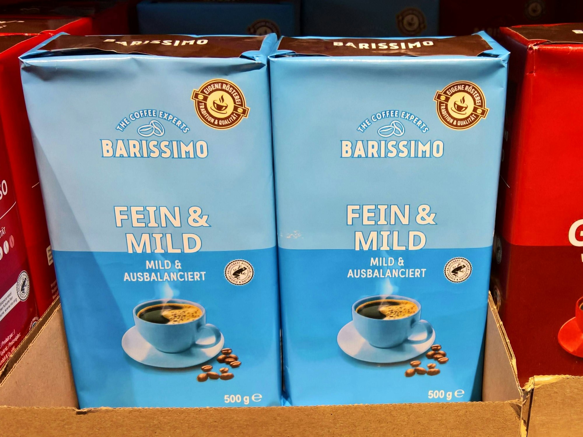 Kundinnen und Kunden müssen für Aldi-Kaffee ein wenig tiefer in die Tasche greifen.