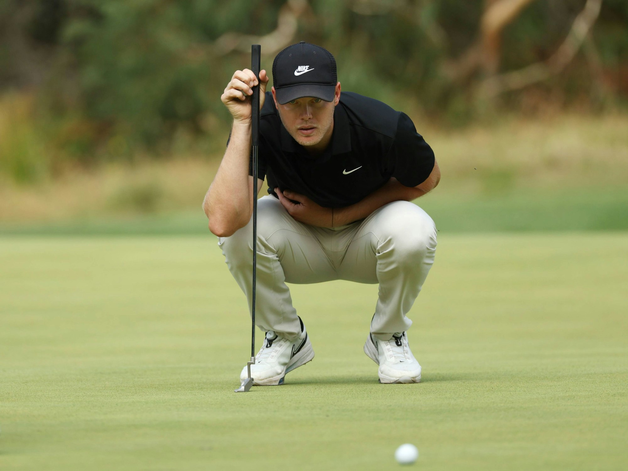 Cameron Davis schaut dem Ball bei den Australian Open hinterher.