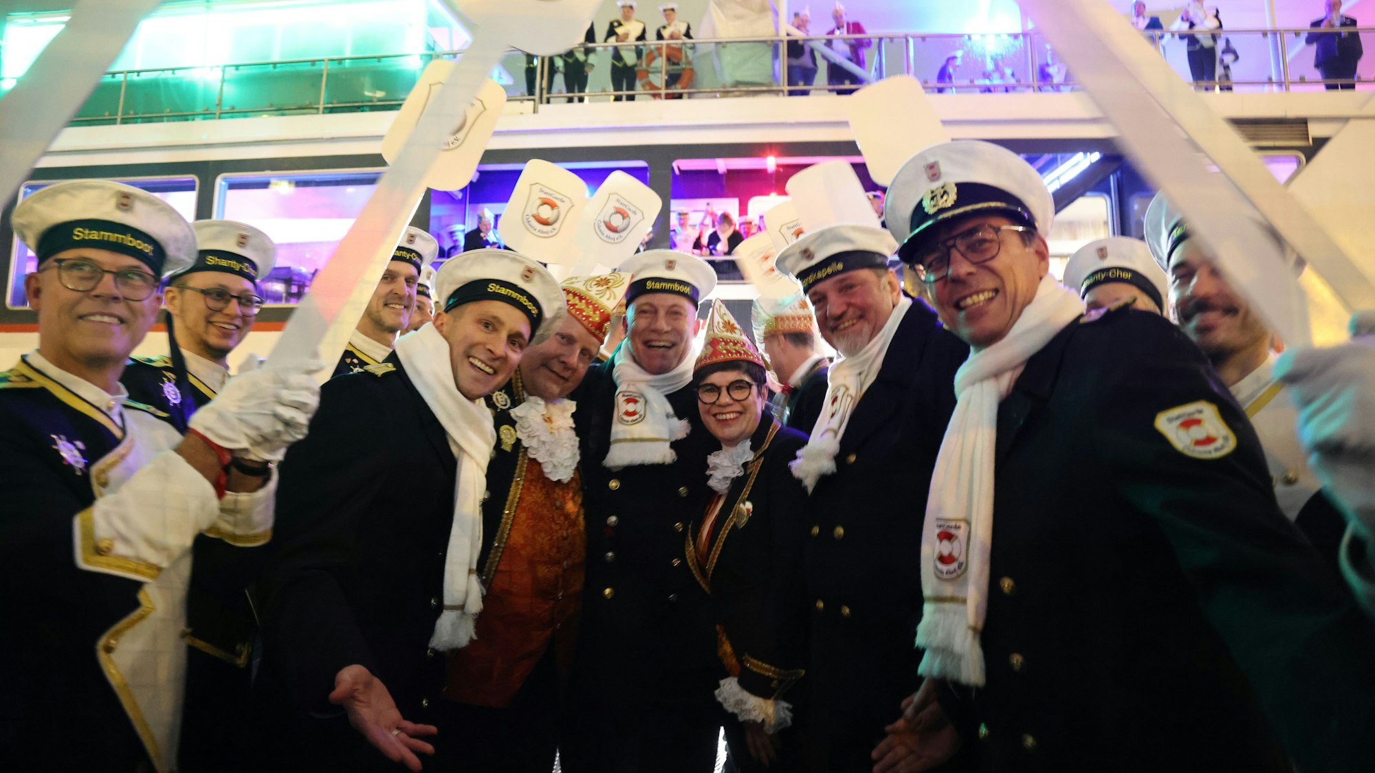 Dreigestirn beim Gang auf das Schiff.